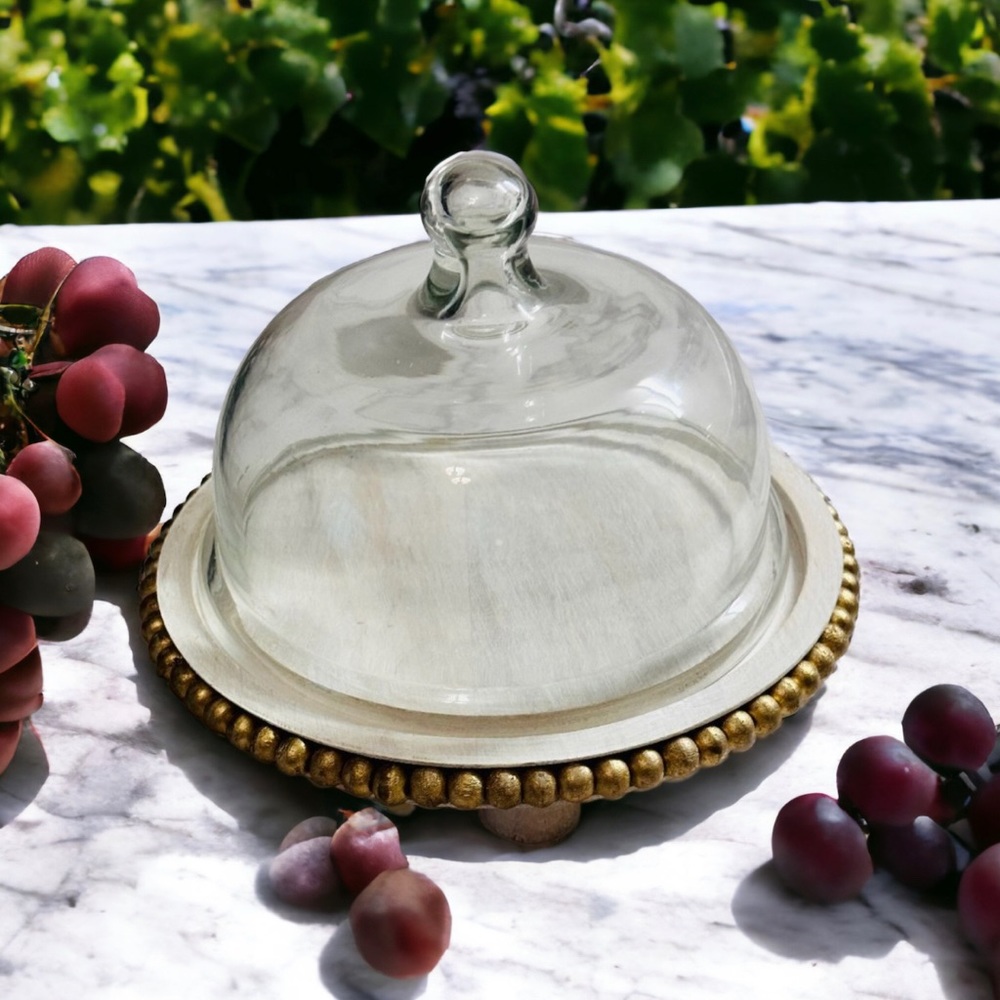 Small dessert plate with dome